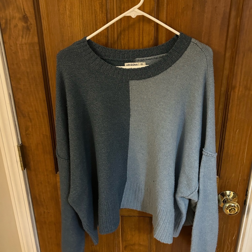 Arizona Jean Company Women's Blue Colorblock Sweater